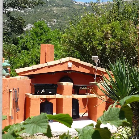 Mas Provencal Dans Son Ecrin De Verdure Toulon